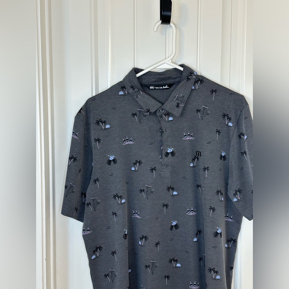 Men’s Large Travis Mathew Polo.
Gently worn.